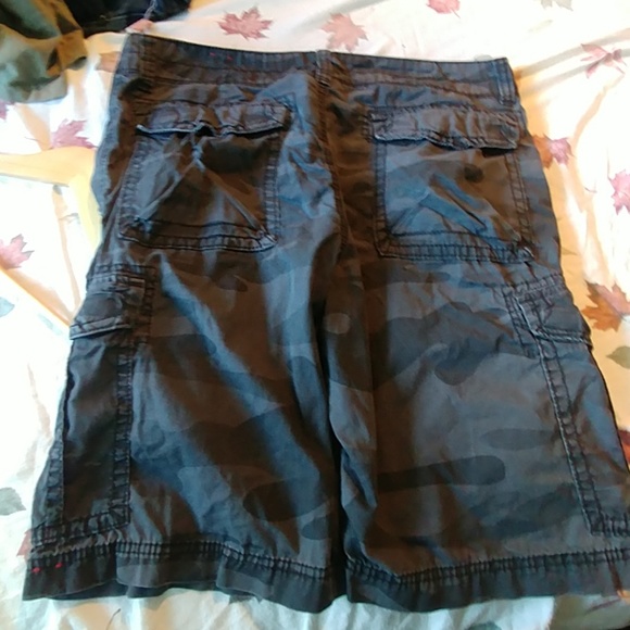 Shorts - Picture 3 of 3